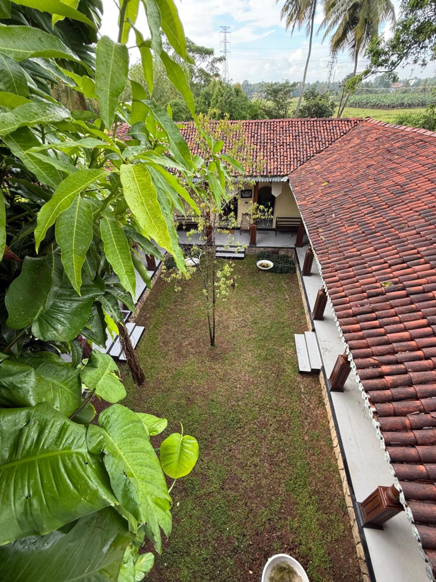 Illukawela Walauwa Hotel Embilipitiya Szoba fotó